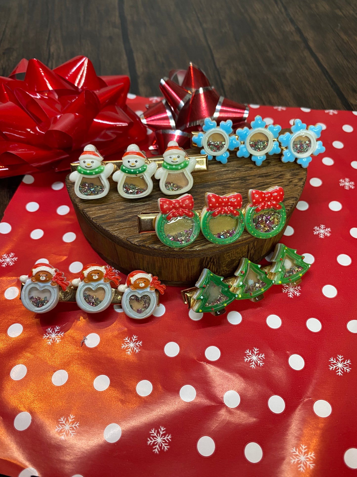 Christmas Shaker Hair Clip Accessories, Handcrafted Polymer Clay Holiday themed clips with red and green “shaker “ beads in center. Cute Christmas Hair Clips
