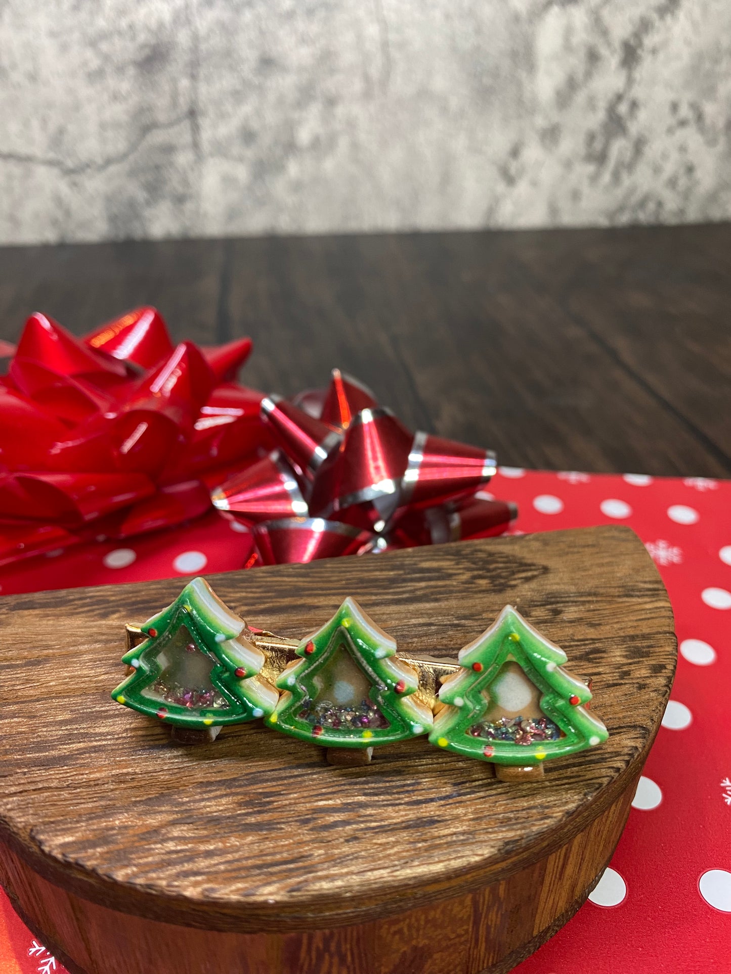 Christmas Shaker Hair Clip Accessories, Handcrafted Polymer Clay Holiday themed clips with red and green “shaker “ beads in center. Cute Christmas Hair Clips
