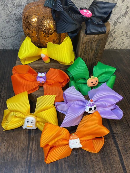 Custom  Halloween Hair Bows - 4" Handmade Ribbon Bow with 2" Clip - Cute Halloween Hair Accessories - Spooky and Fun Hair Bow Clip