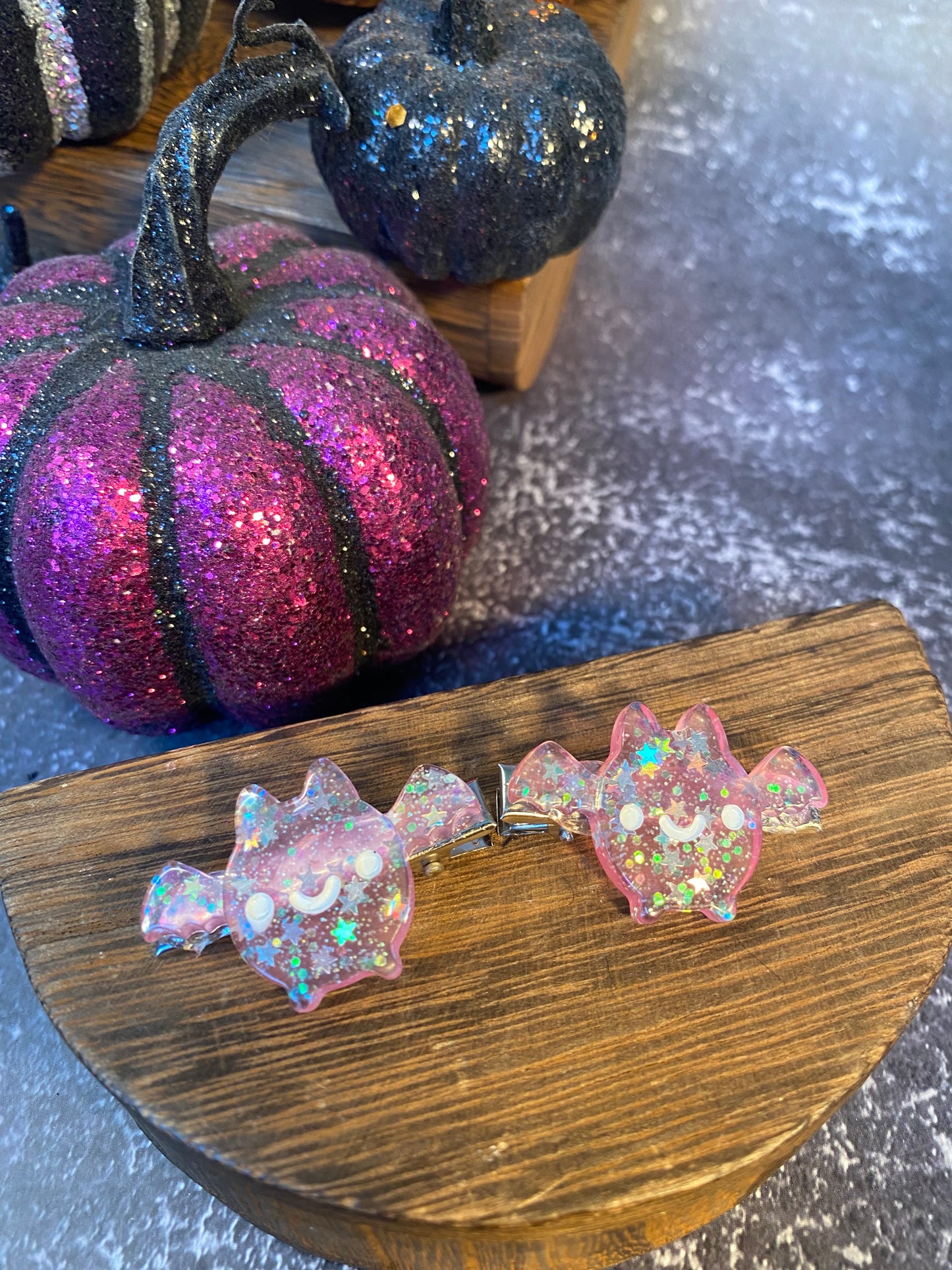 Cute Glitter Halloween Bat Hair Clips - 2 Piece Set, Sparkly Bat Hair Accessories, Halloween Party Favors, Kids Hair Clips, Halloween Costume Accessories